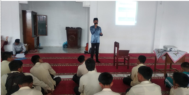 Sosialisasi DTSEN di SMAN 1 Sungai Tarab: Edukasi Pemutakhiran Data Kesejahteraan dan Bansos bagi Siswa
